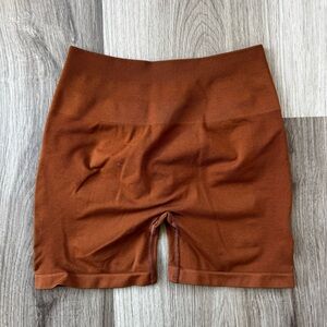 Alphalete Small Seamless Scrunch Butt Shorts Rust Brown High Waisted